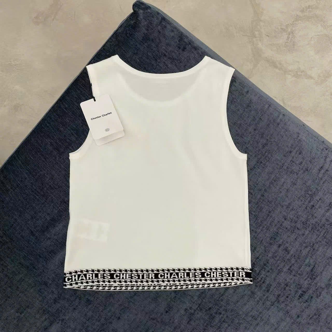 Áo ba lỗ trắng-viền chữ CC đen ở gấu