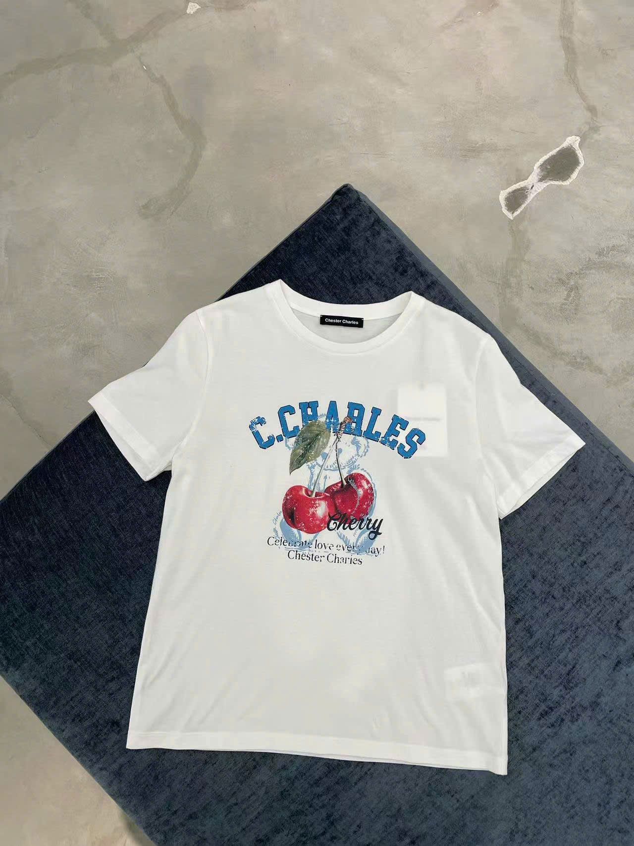 Áo phông trắng cherry đỏ
