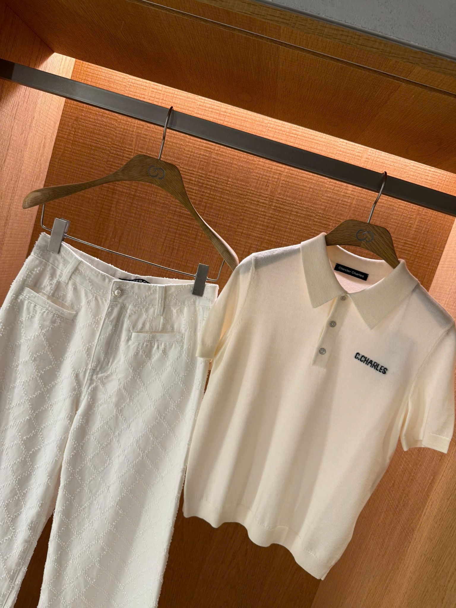 POLO trắng be chữ Chester ngực trái