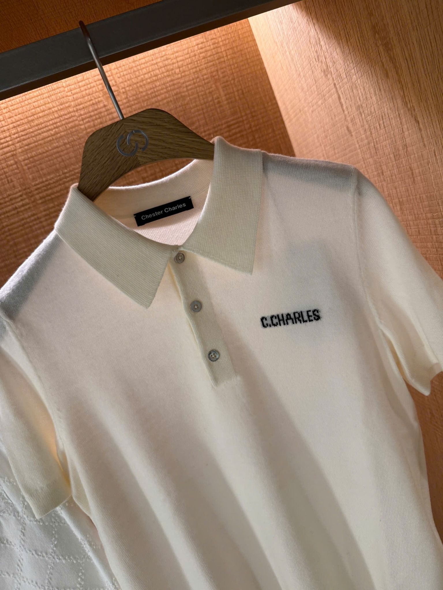 POLO trắng be chữ Chester ngực trái