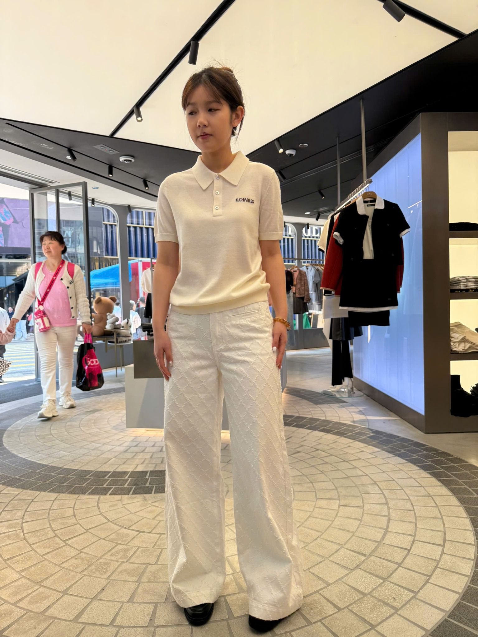 POLO trắng be chữ Chester ngực trái