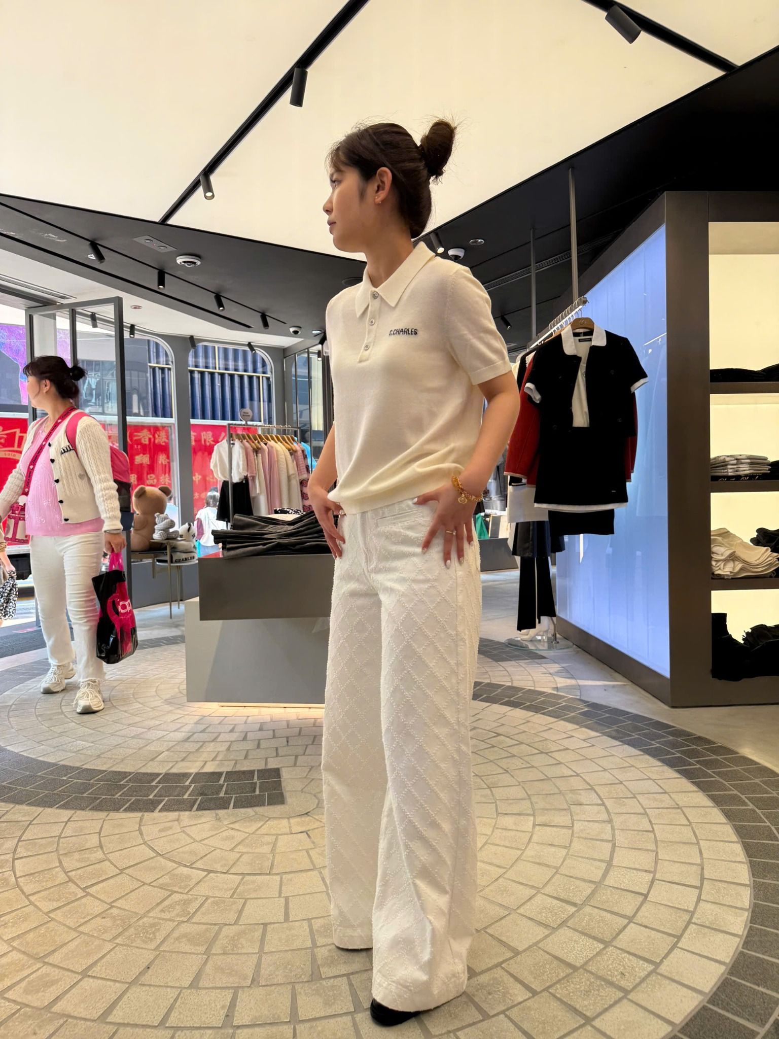 POLO trắng be chữ Chester ngực trái