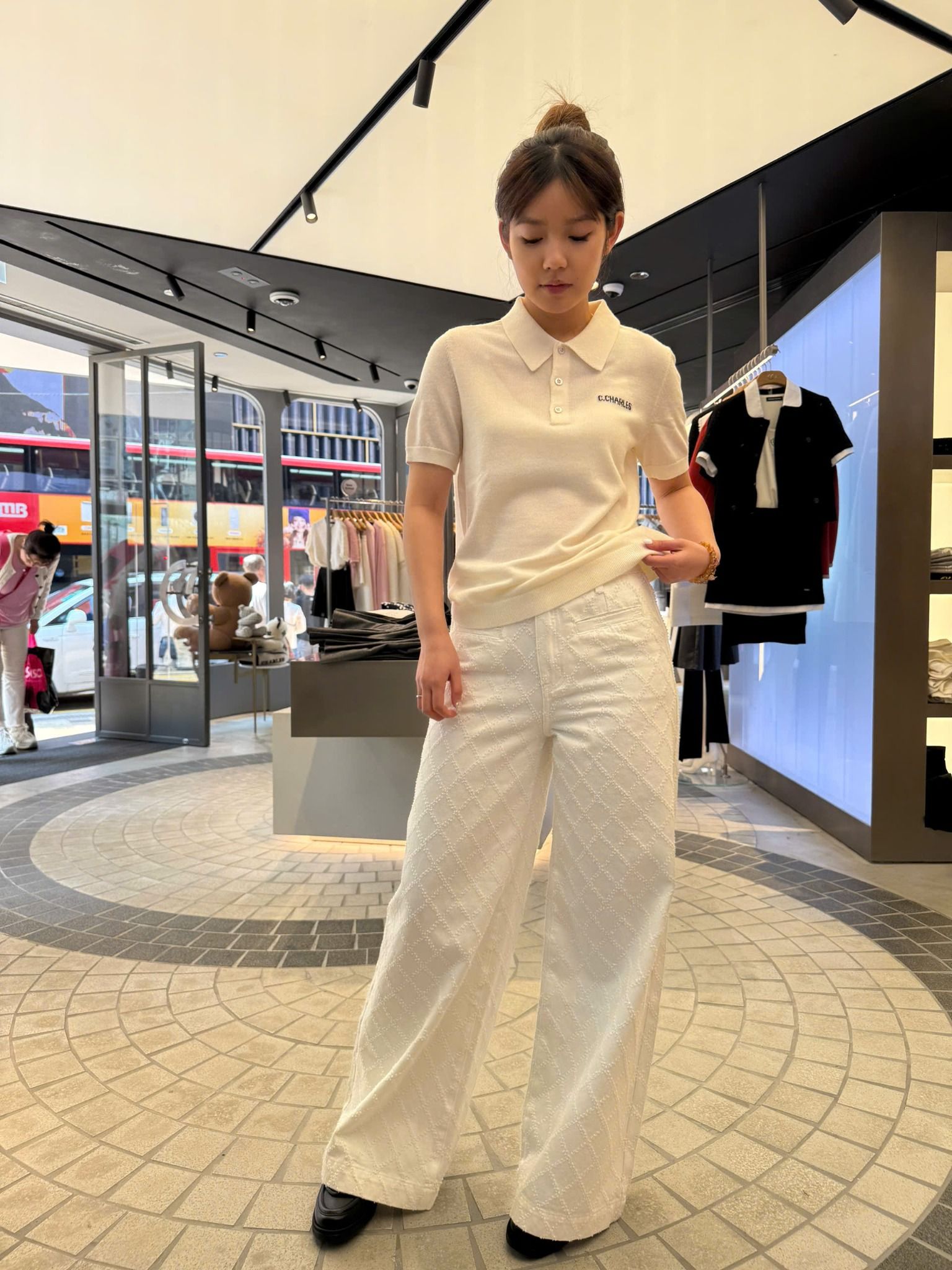 POLO trắng be chữ Chester ngực trái