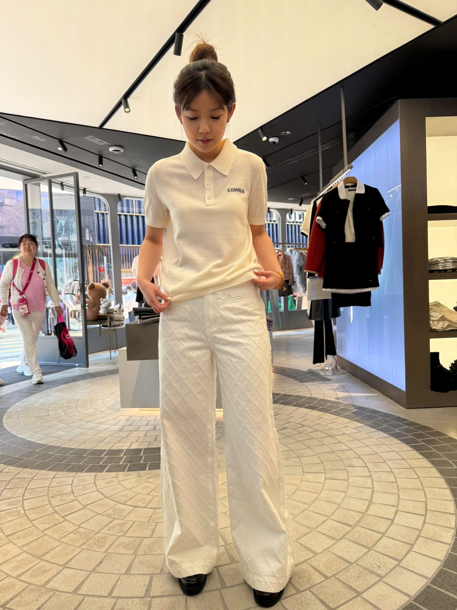 POLO trắng be chữ Chester ngực trái