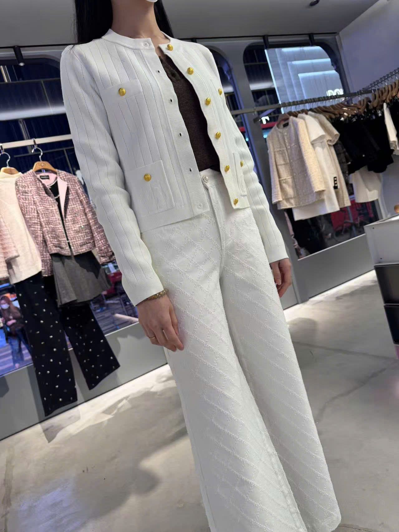 CDG trắng cúc vàng