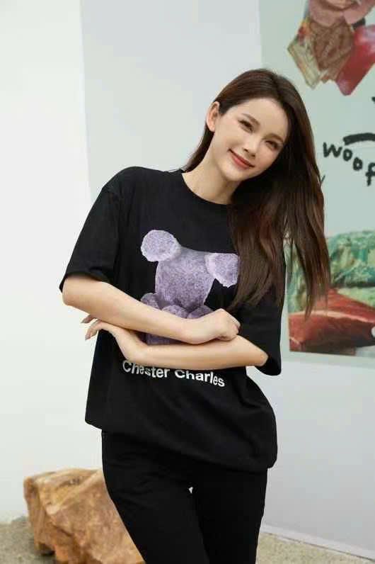 Áo phông đen gấu tím