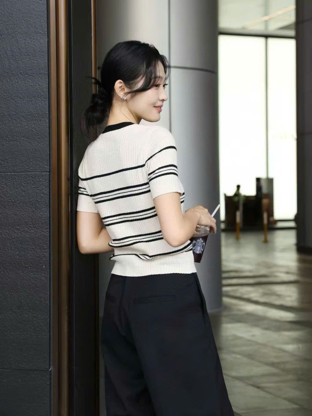 Quần vải ống rộng , xếp ly cạp chun chữ CC