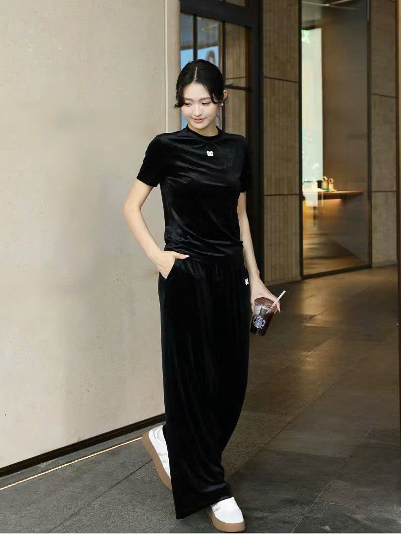 Bộ áo nhung ngắn tay và quần nhung đen set