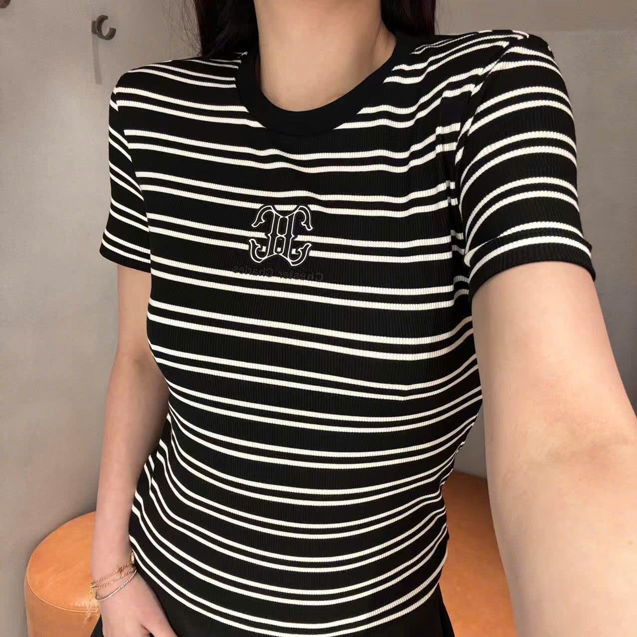 Áo kẻ đen trắng