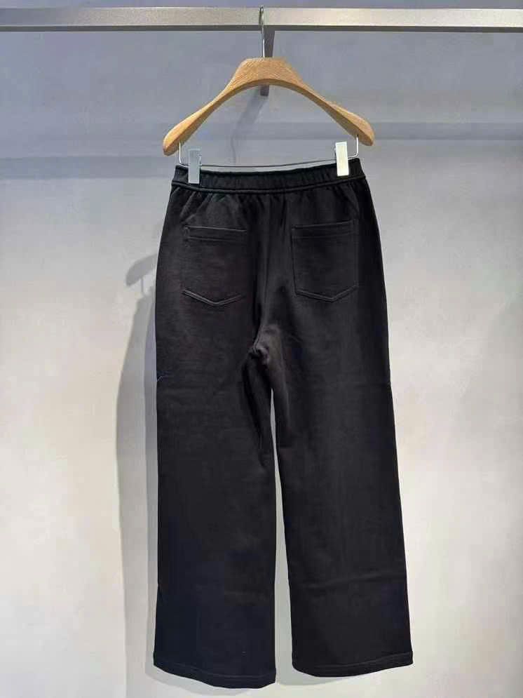 Quần nỉ Li gấp trước