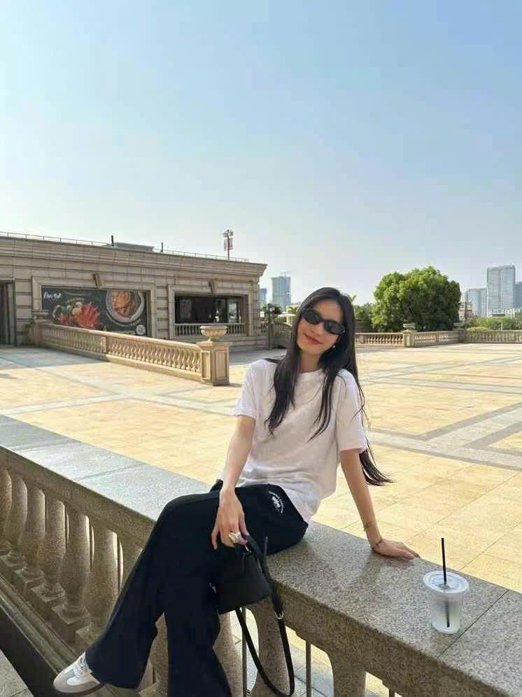 Quần nỉ Li gấp trước