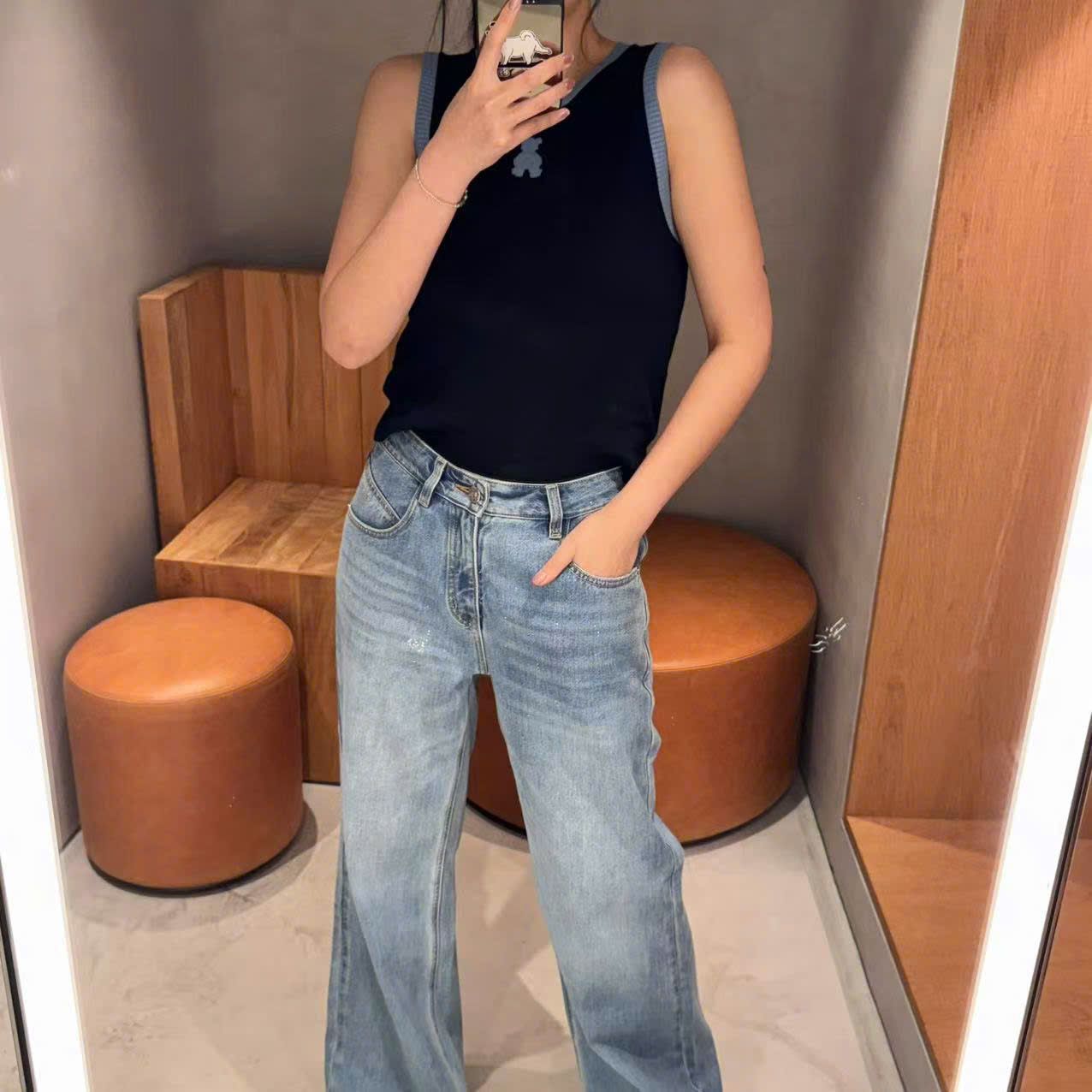 Áo tanktop đen viền xanh