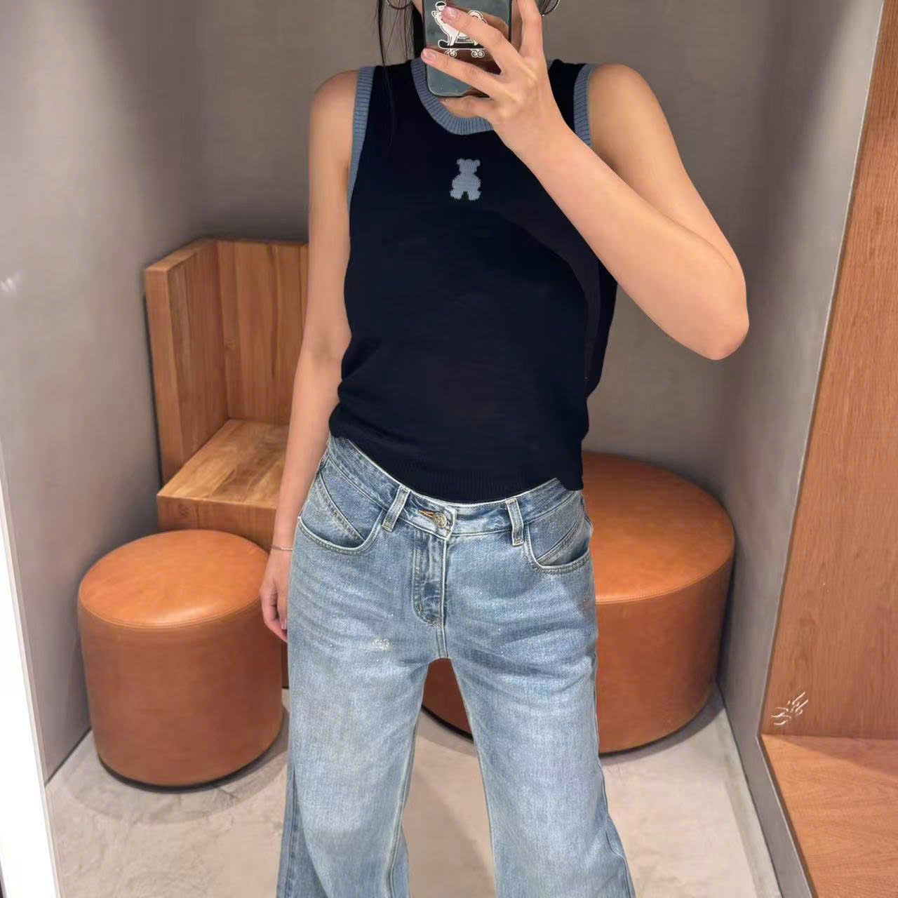 Áo tanktop đen viền xanh