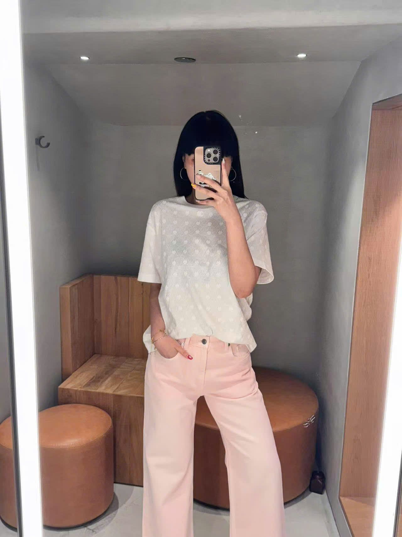 Áo phông trắng họa tiết CH