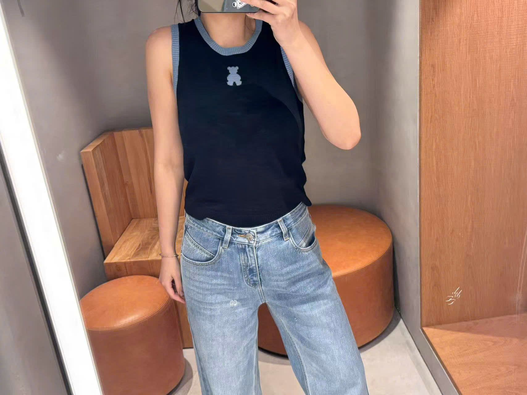 Áo tanktop đen viền xanh
