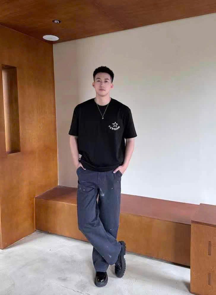Áo phông đen- ngôi sao, logo trắng túi ngực