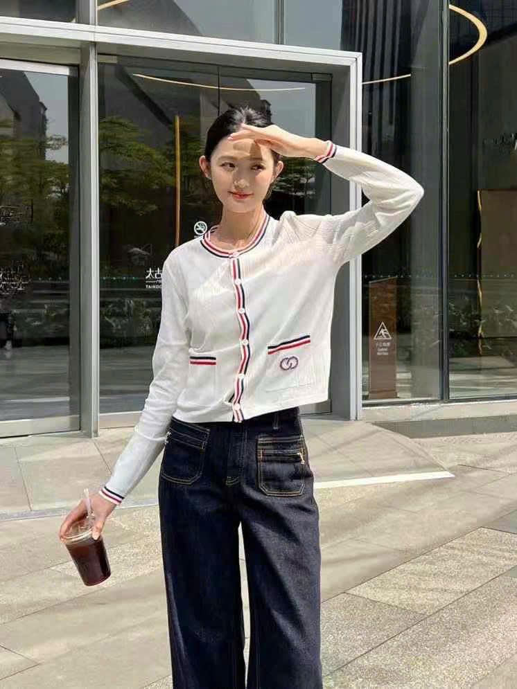 CDG viền kẻ xanh đỏ - logo đá