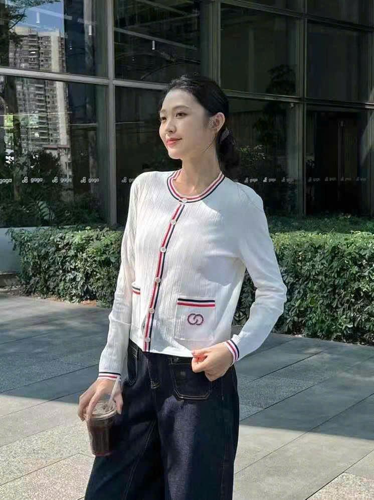 CDG viền kẻ xanh đỏ - logo đá