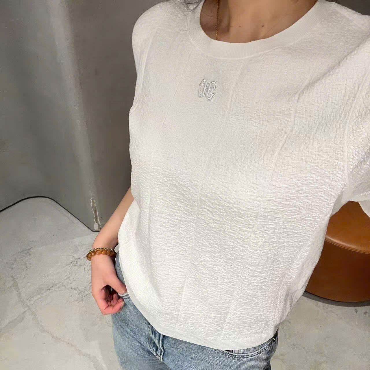 Áo ngắn tay trắng Xốp logo ngực