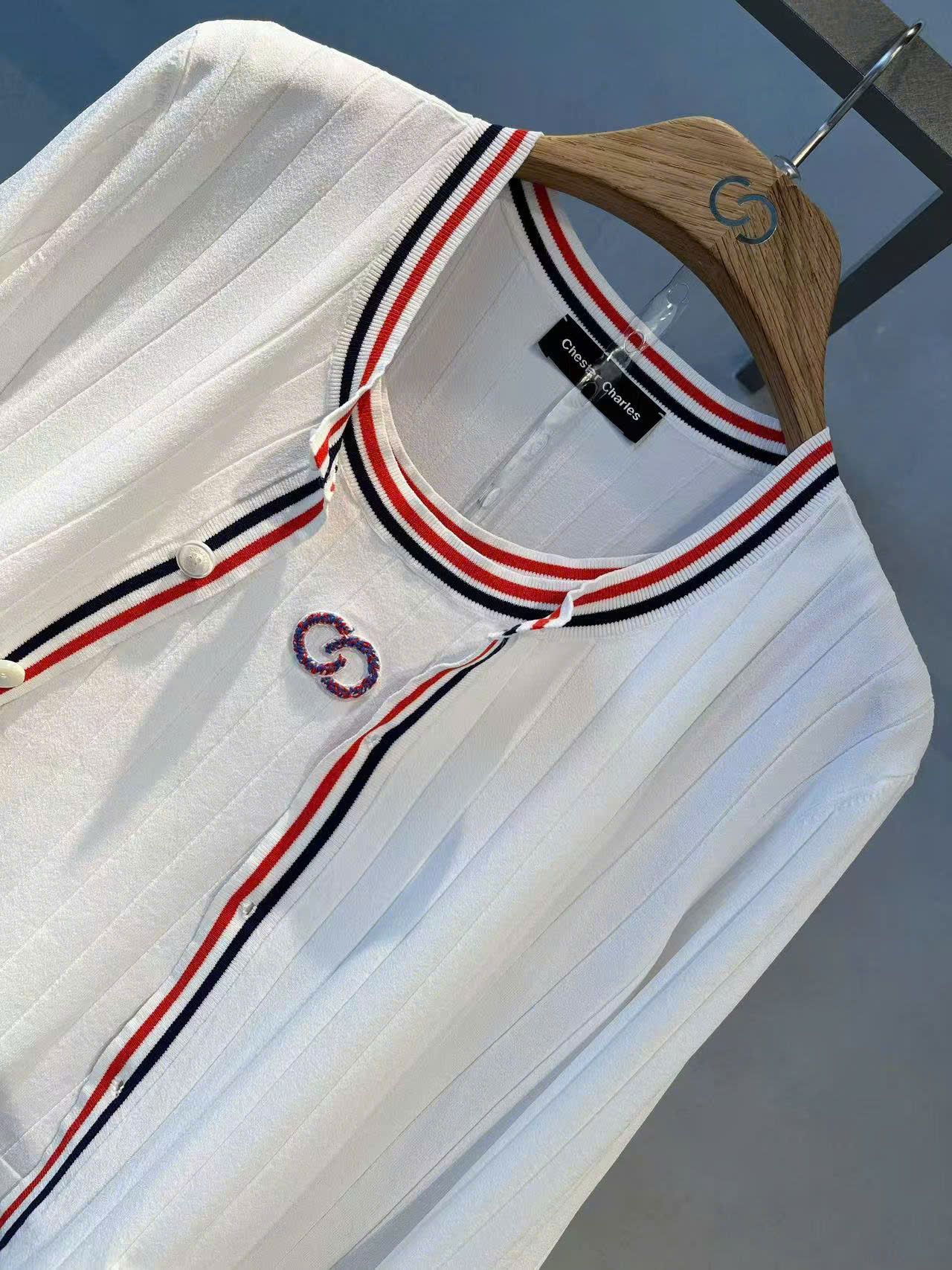 Áo tanktop trắng viền xanh đỏ -logo ngực