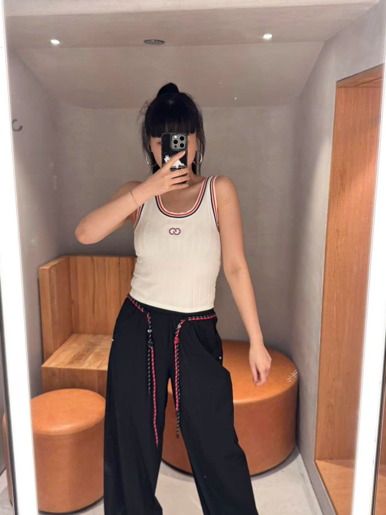 Áo tanktop trắng viền xanh đỏ -logo ngực