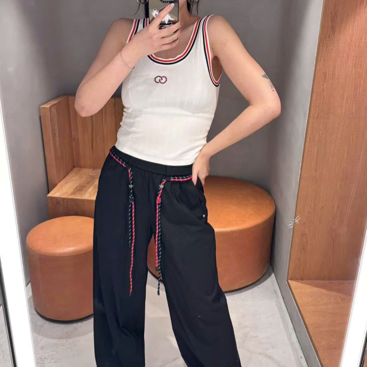 Áo tanktop trắng viền xanh đỏ -logo ngực