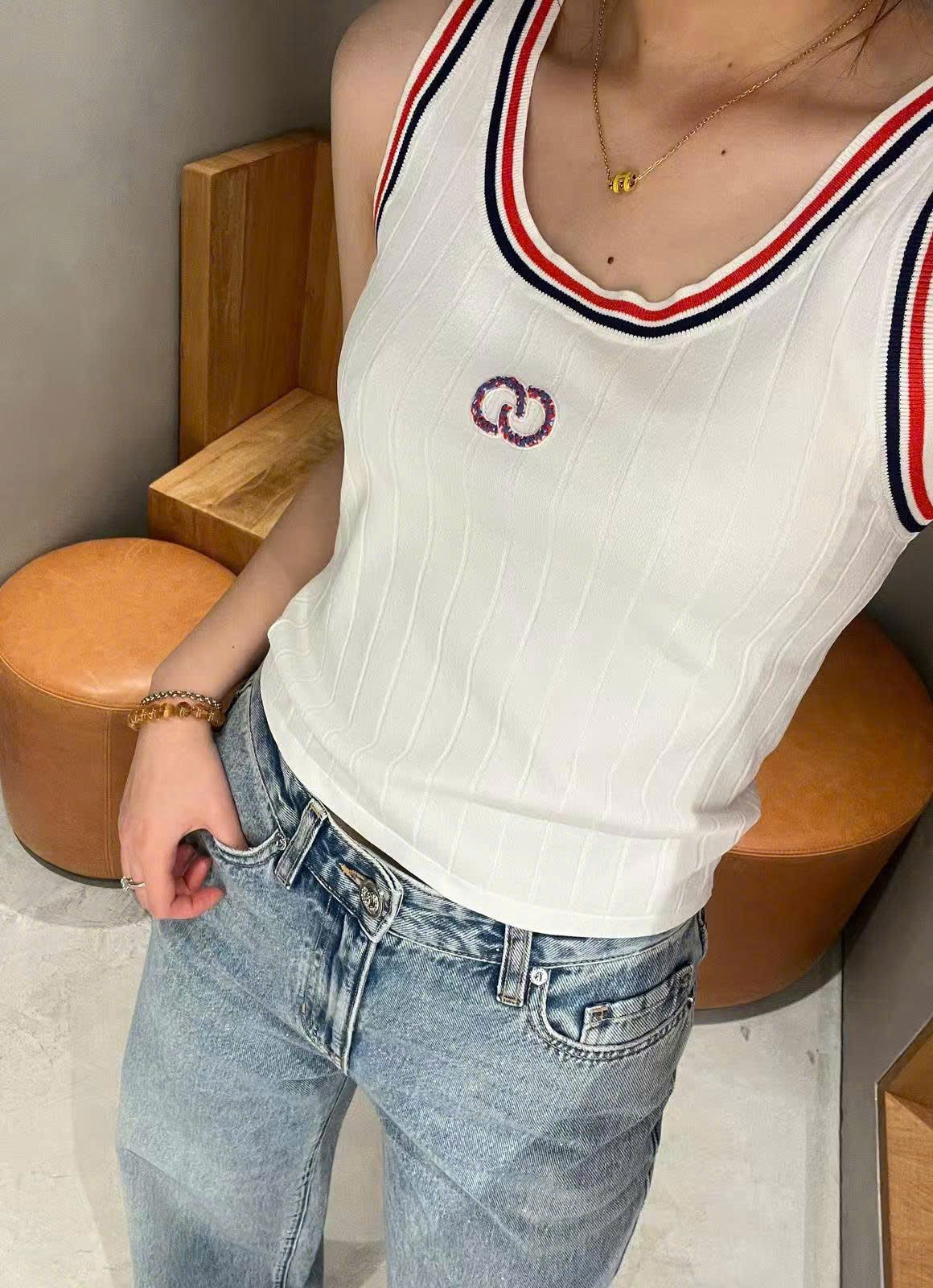 Áo tanktop trắng viền xanh đỏ -logo ngực