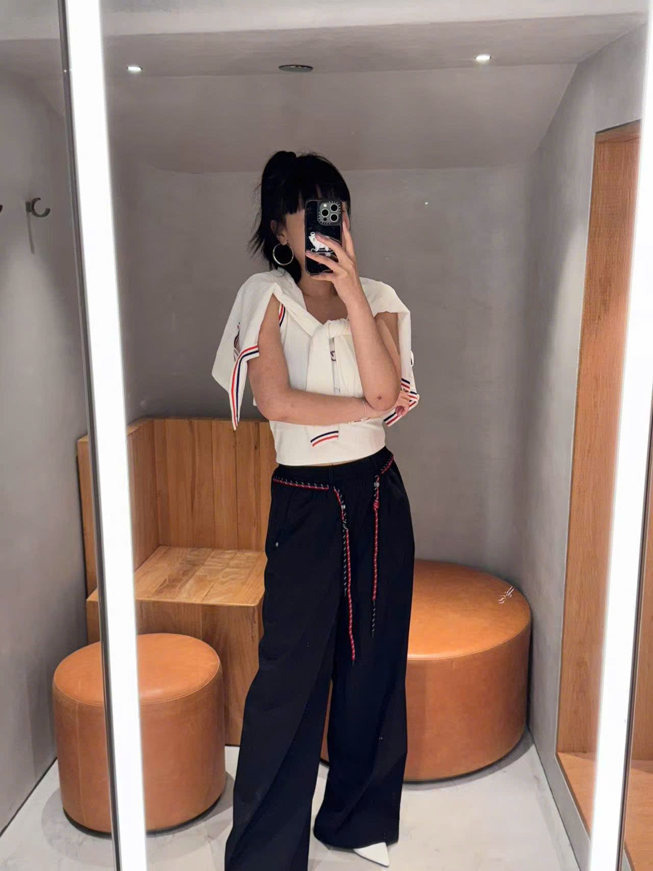Áo tanktop trắng viền xanh đỏ -logo ngực