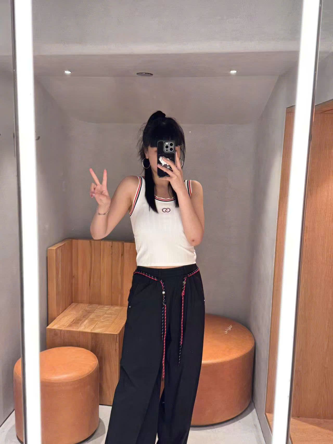 Áo tanktop trắng viền xanh đỏ -logo ngực