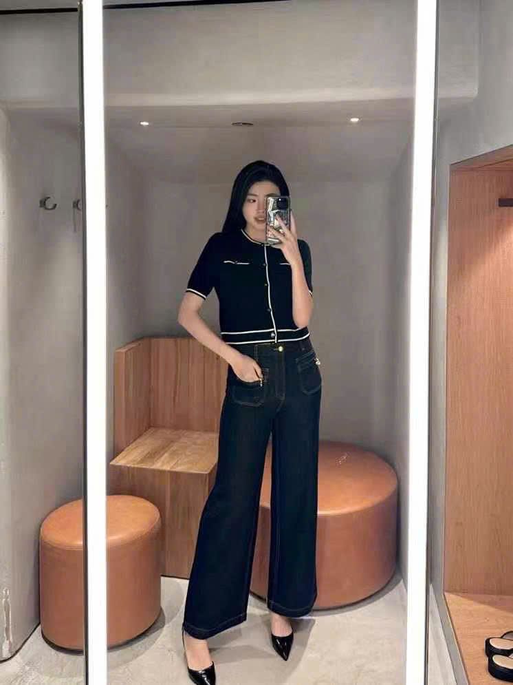 Áo CDG đen viền trắng - 2 túi trước