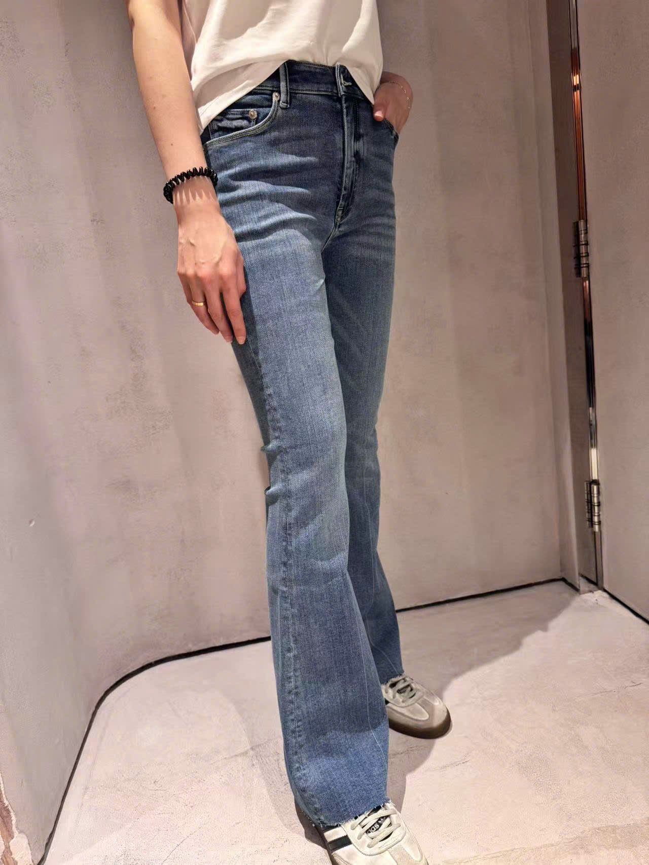 Quần jean Loe chữ vuông túi sau - 1090