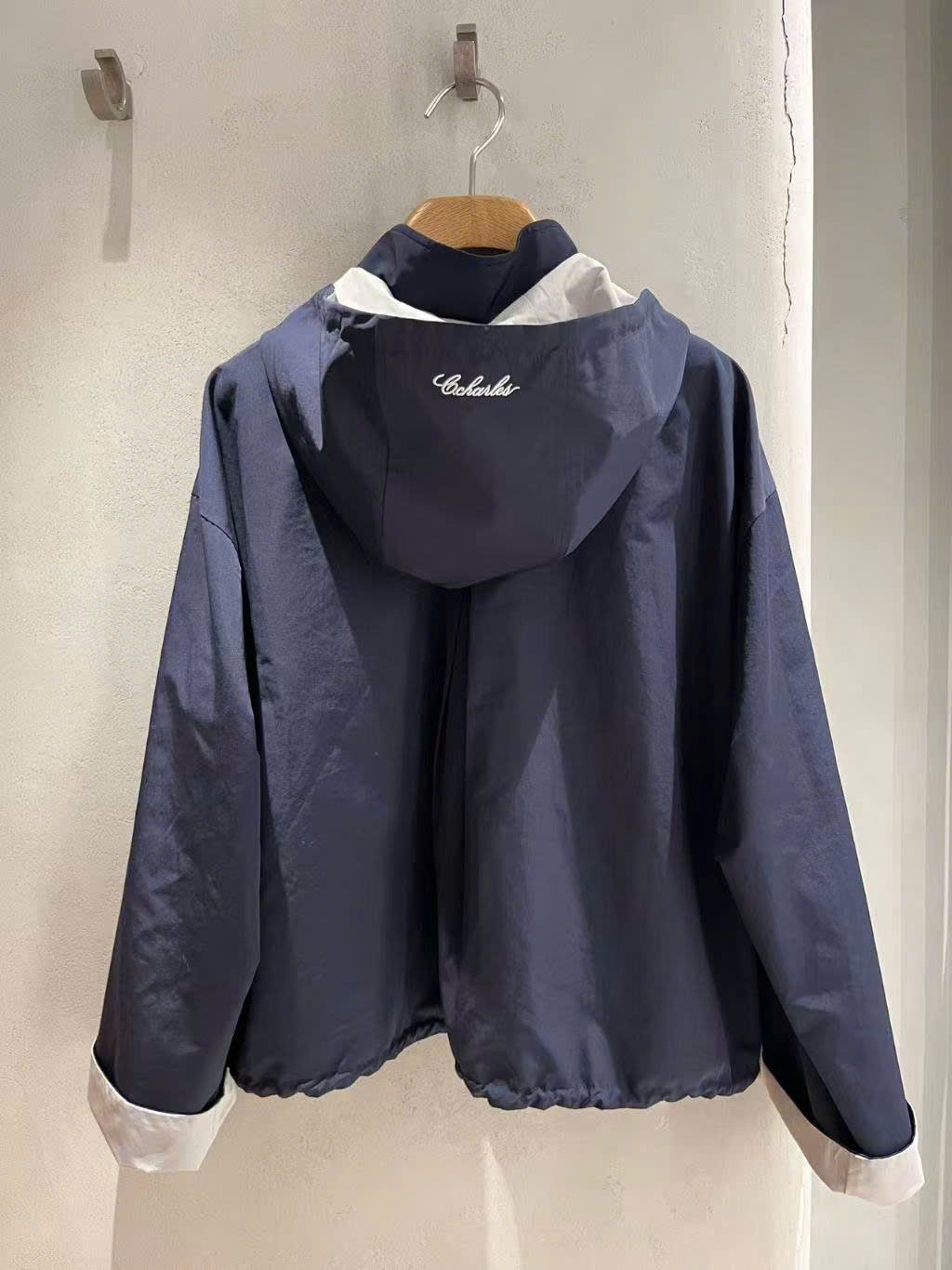 Bộ áo khoác gió và chân váy xếp ly xanh tím than set