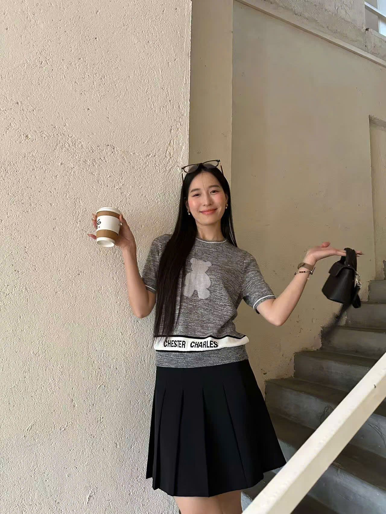 Áo Gấu xám viền cổ, tay trắng