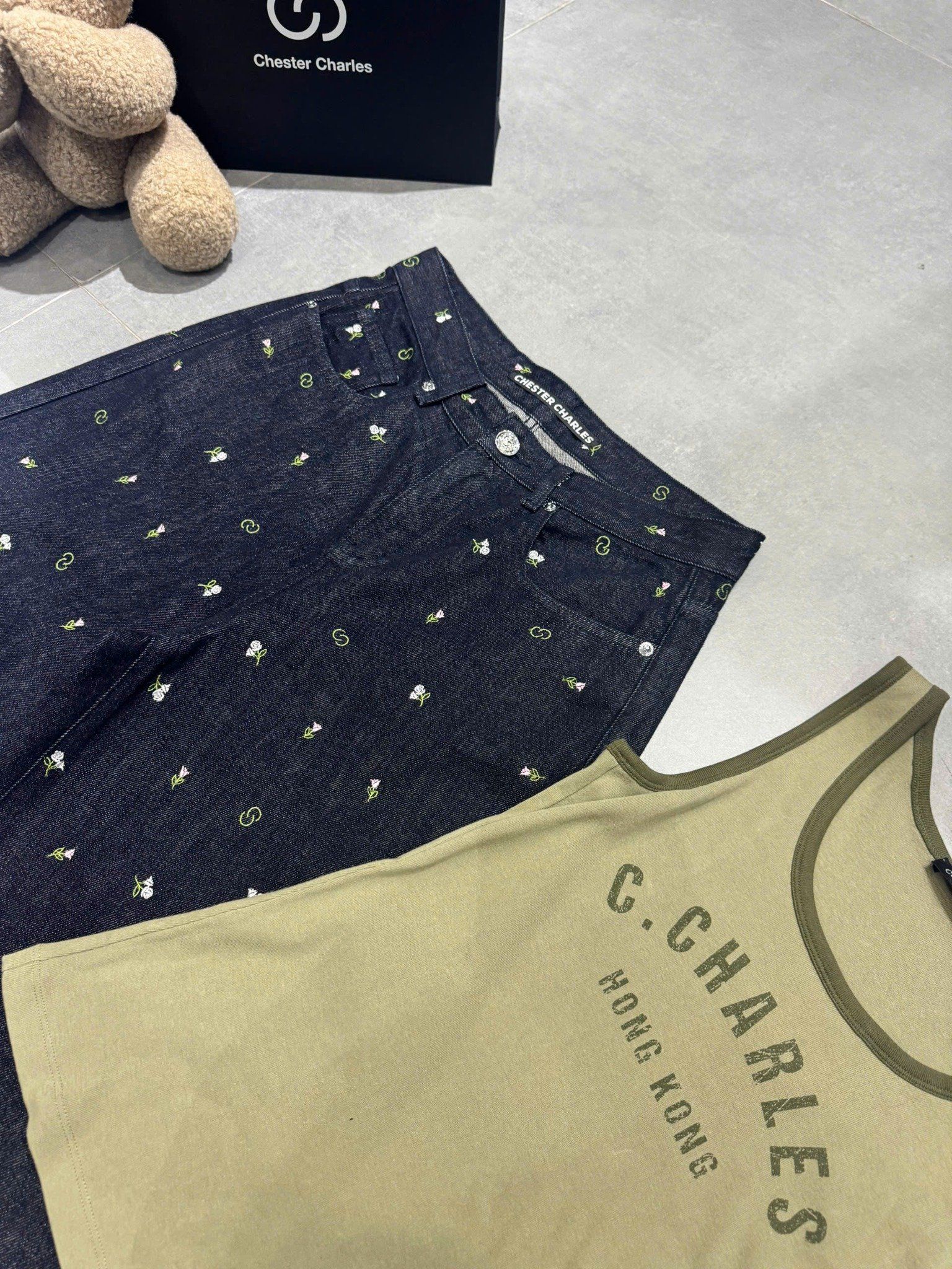 Áo tanktop xanh rêu- chữ Hongkong