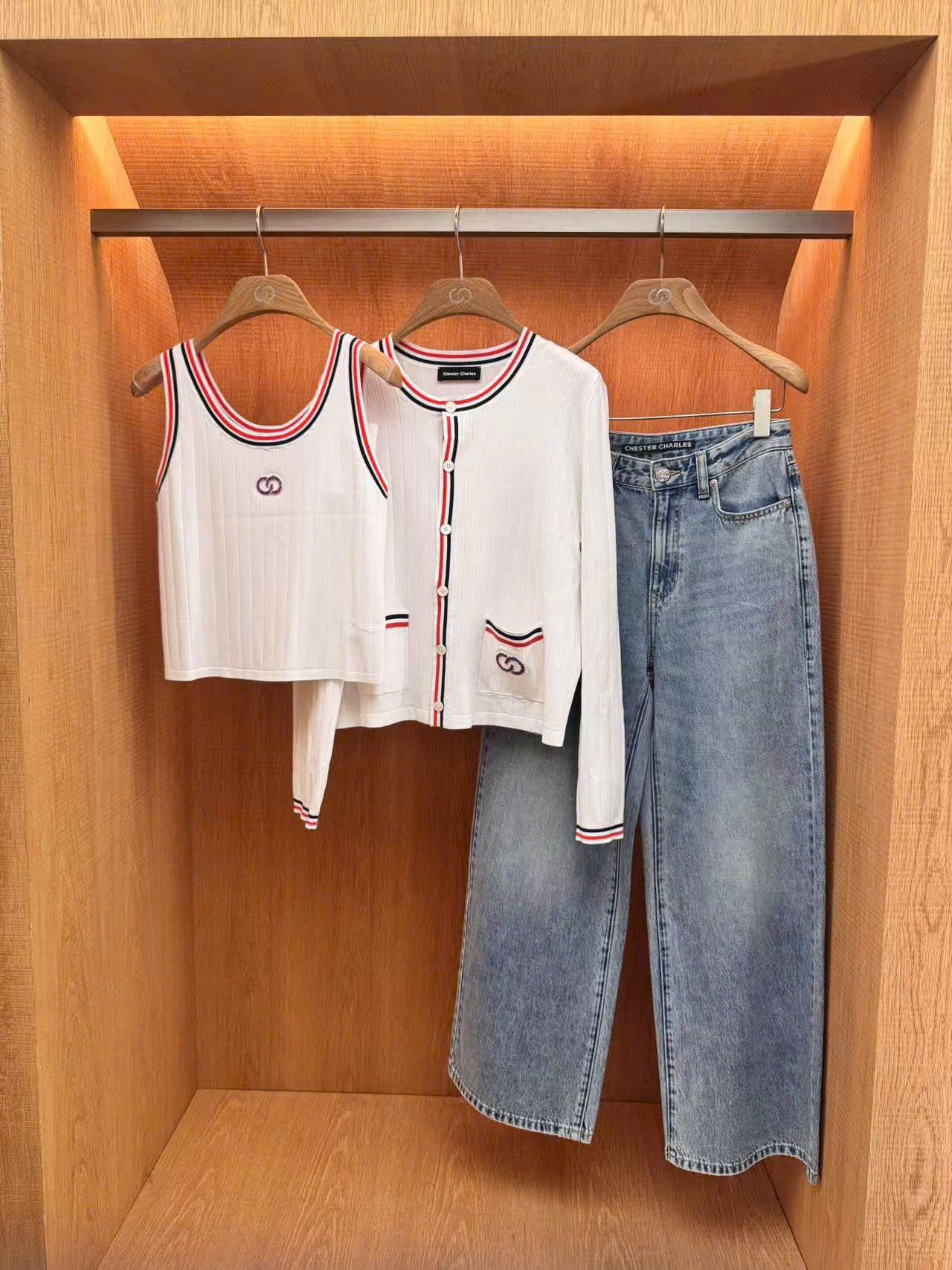 Áo tanktop trắng viền xanh đỏ -logo ngực