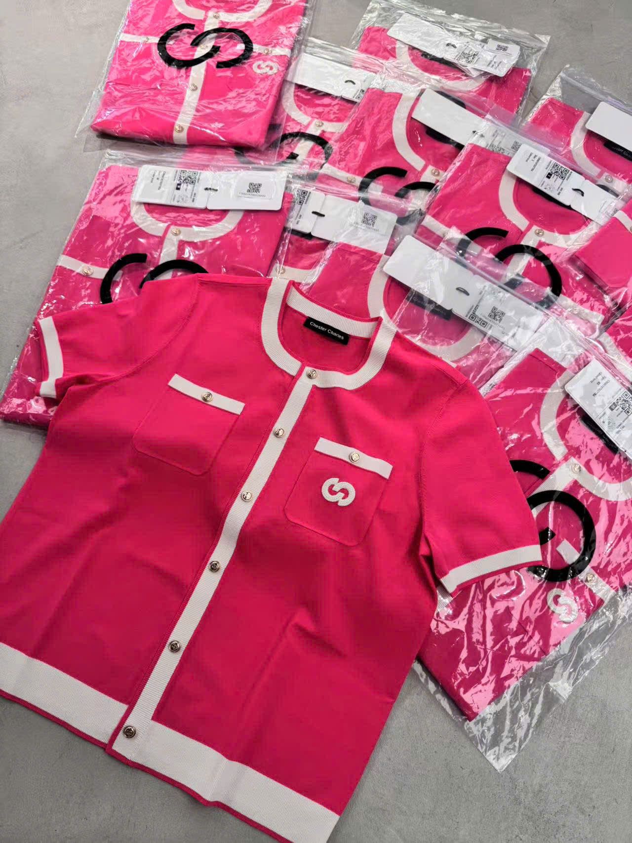 Áo CDG ngắn tay hồng -viền trắng, 2 túi ngực