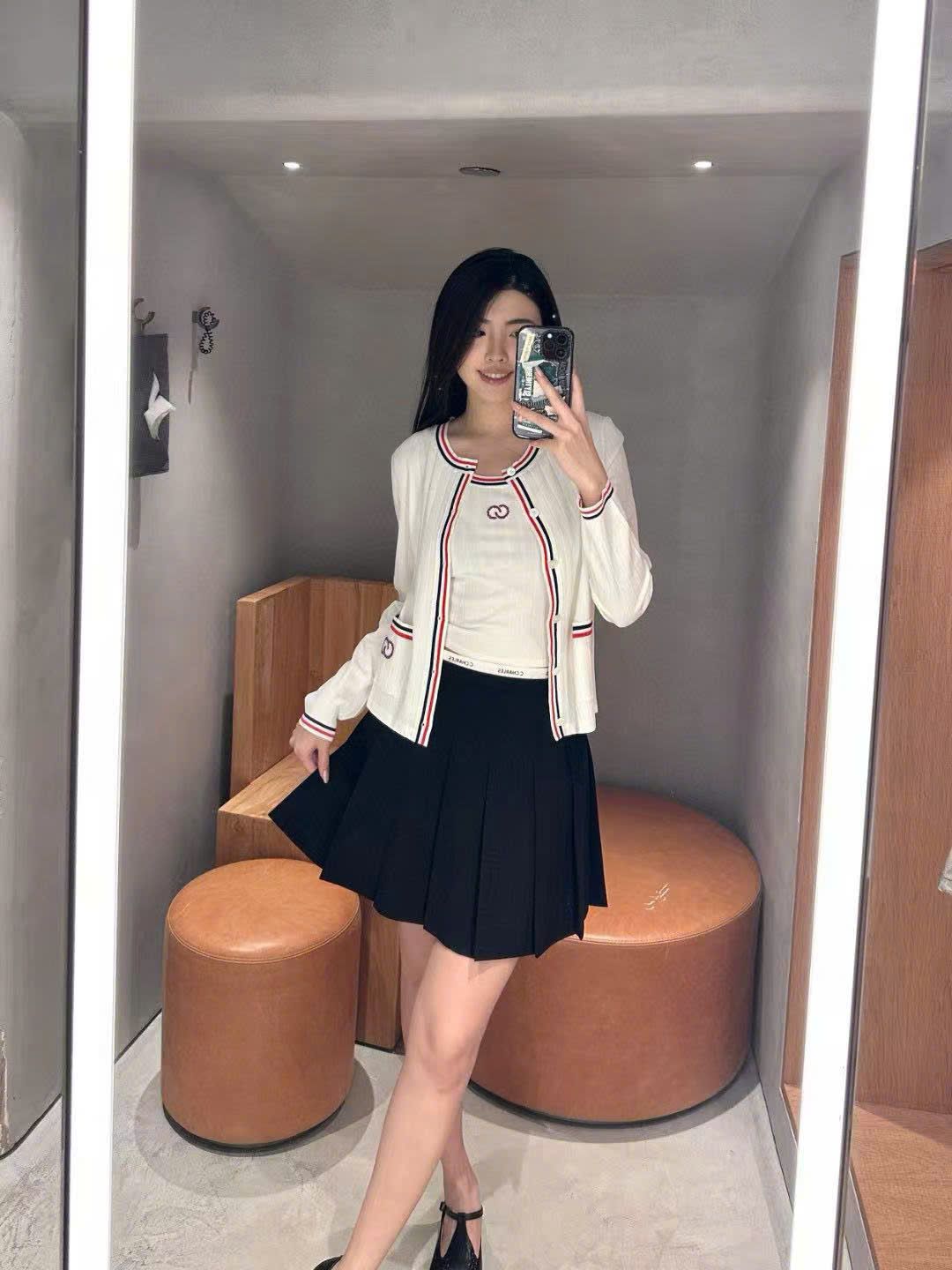 Áo tanktop trắng viền xanh đỏ -logo ngực