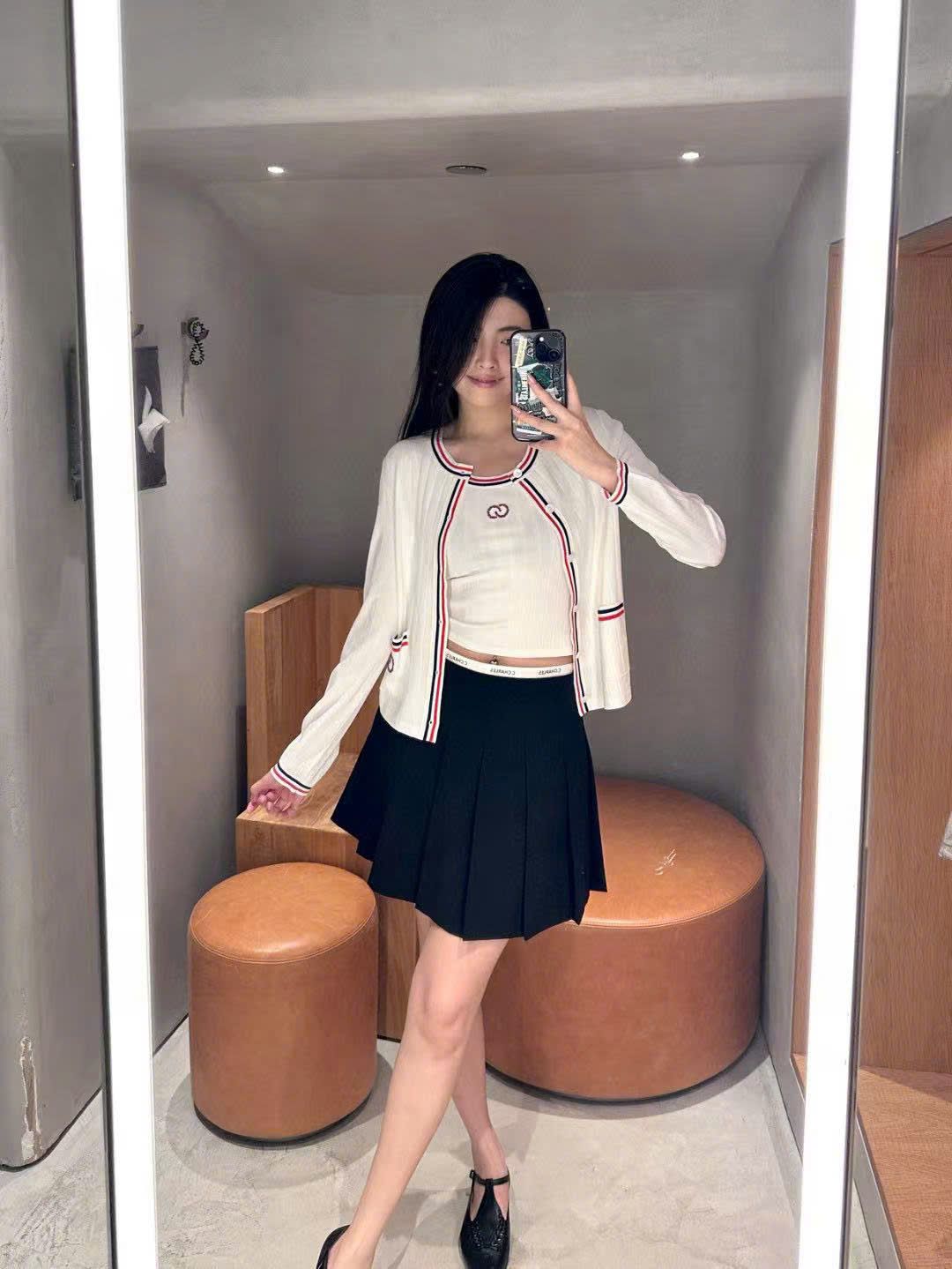 Chân váy ngắn xếp ly Cạp trắng
