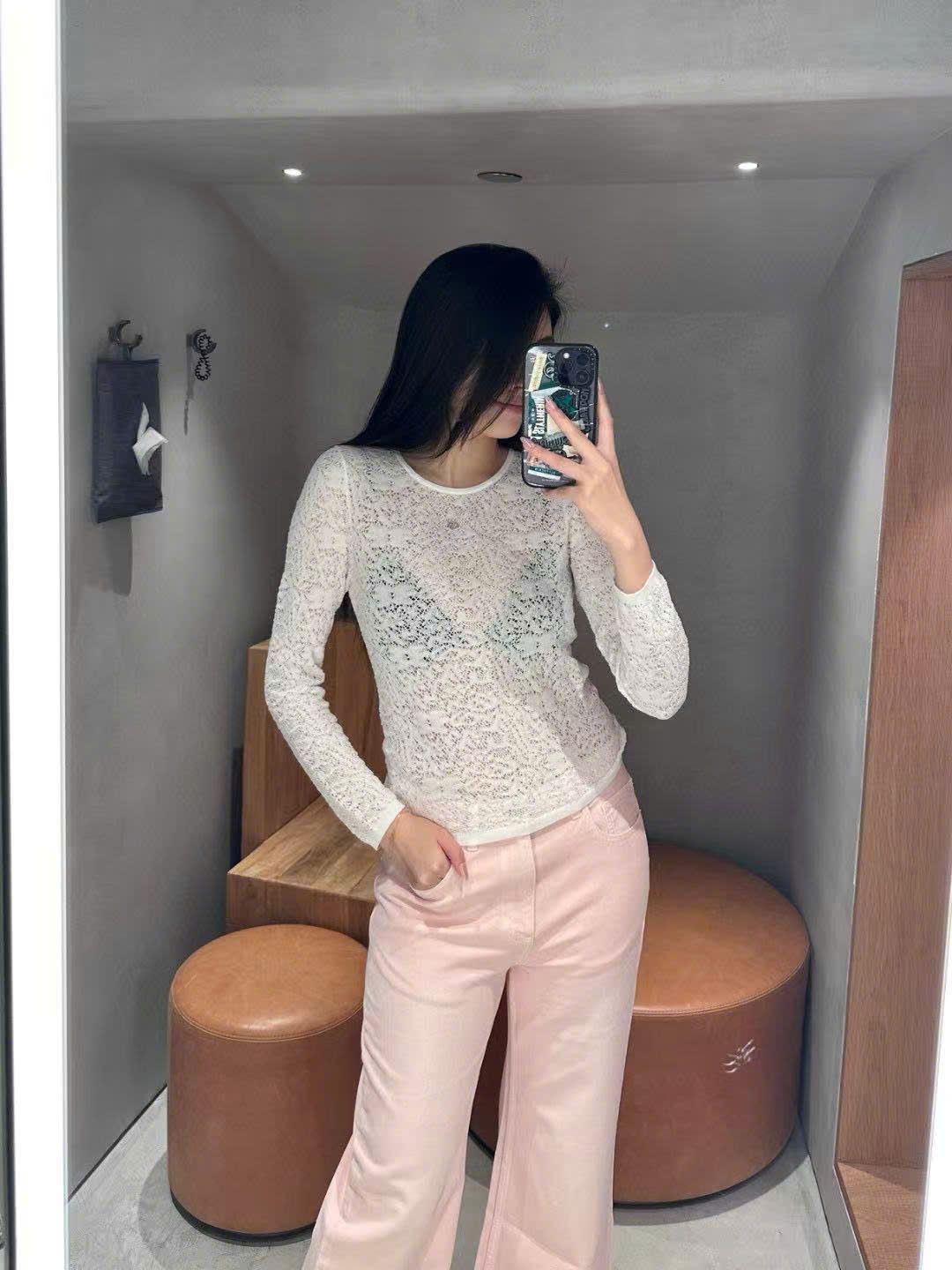 Áo trắng dài tay mỏng ren