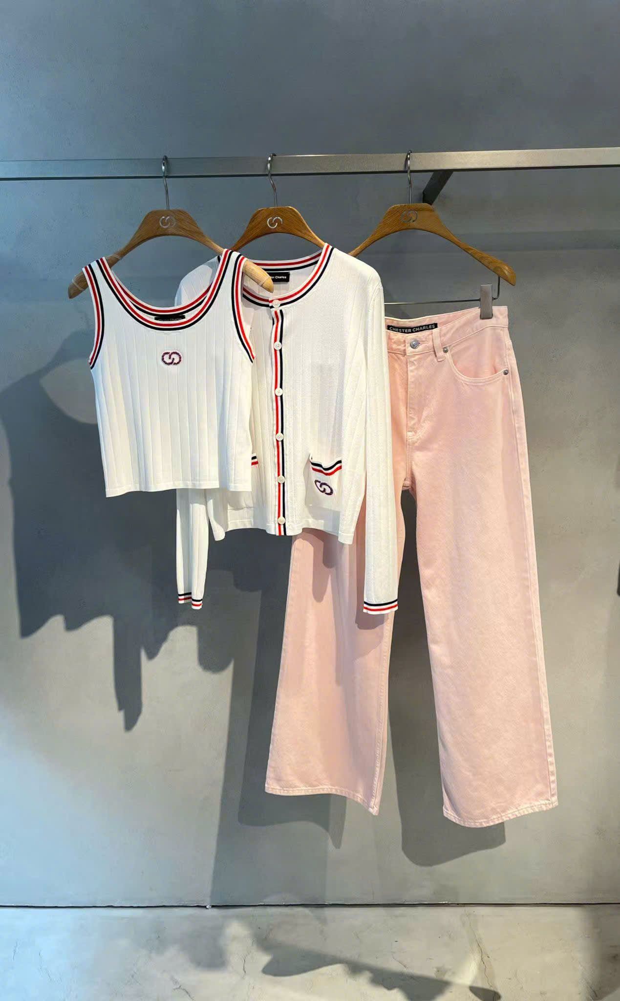CDG viền kẻ xanh đỏ - logo đá