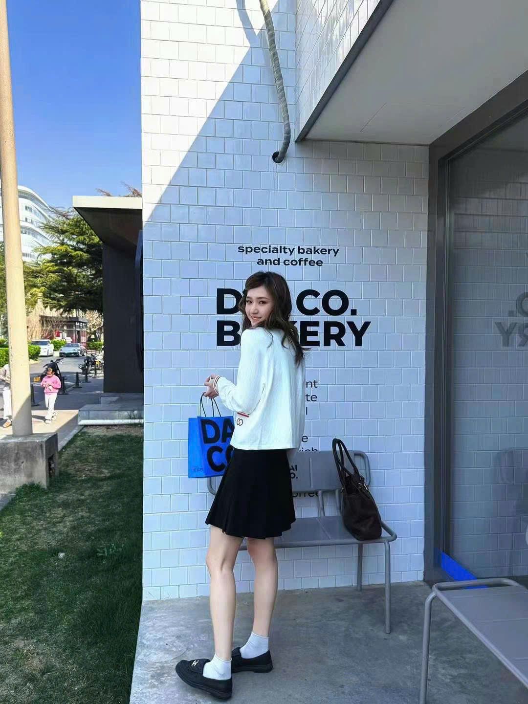CDG viền kẻ xanh đỏ - logo đá