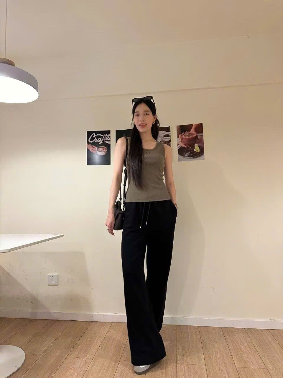 Quần nỉ đen- dây rút hoa văn nổi (ss25)