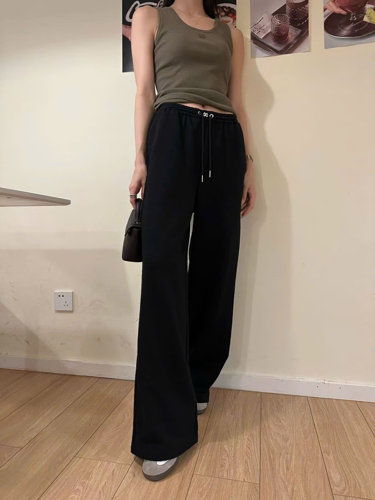 Quần nỉ đen- dây rút hoa văn nổi (ss25)