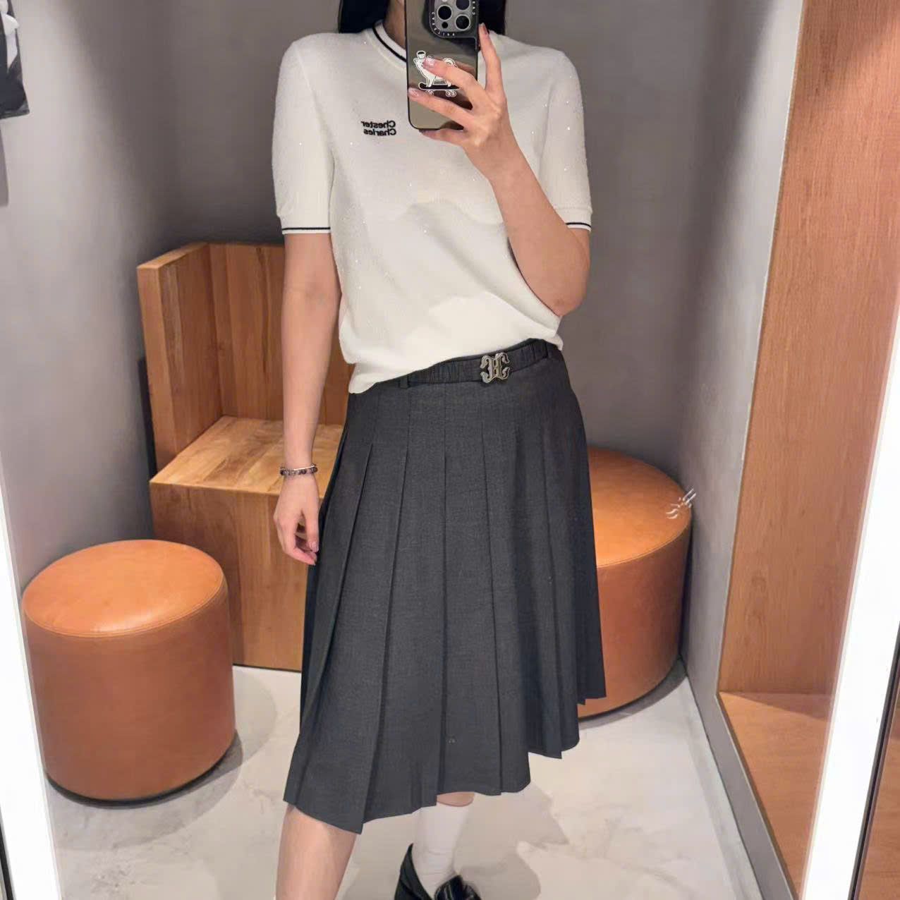 Chân váy xếp ly ghi xám - belt logo
