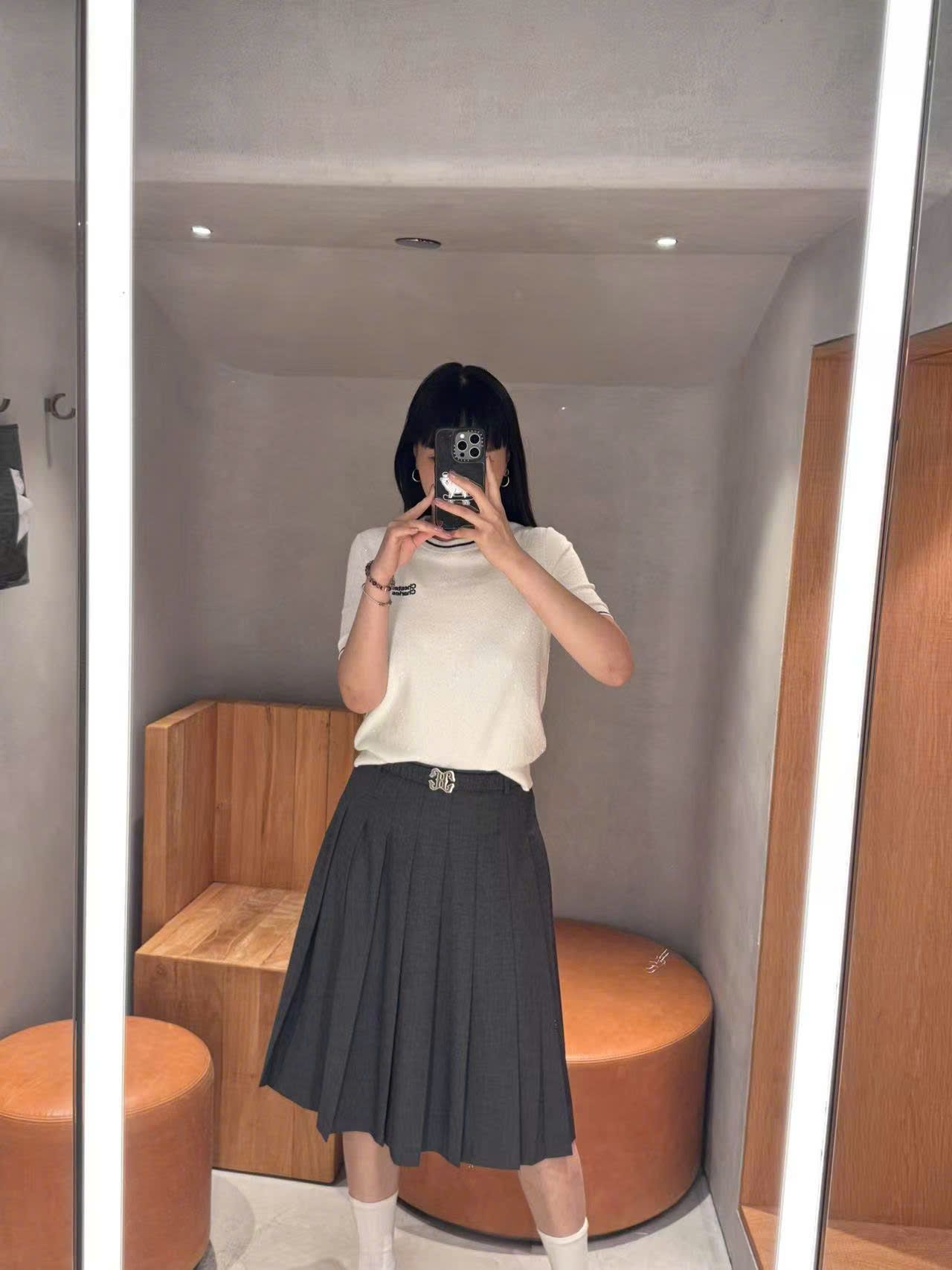 Chân váy xếp ly ghi xám - belt logo