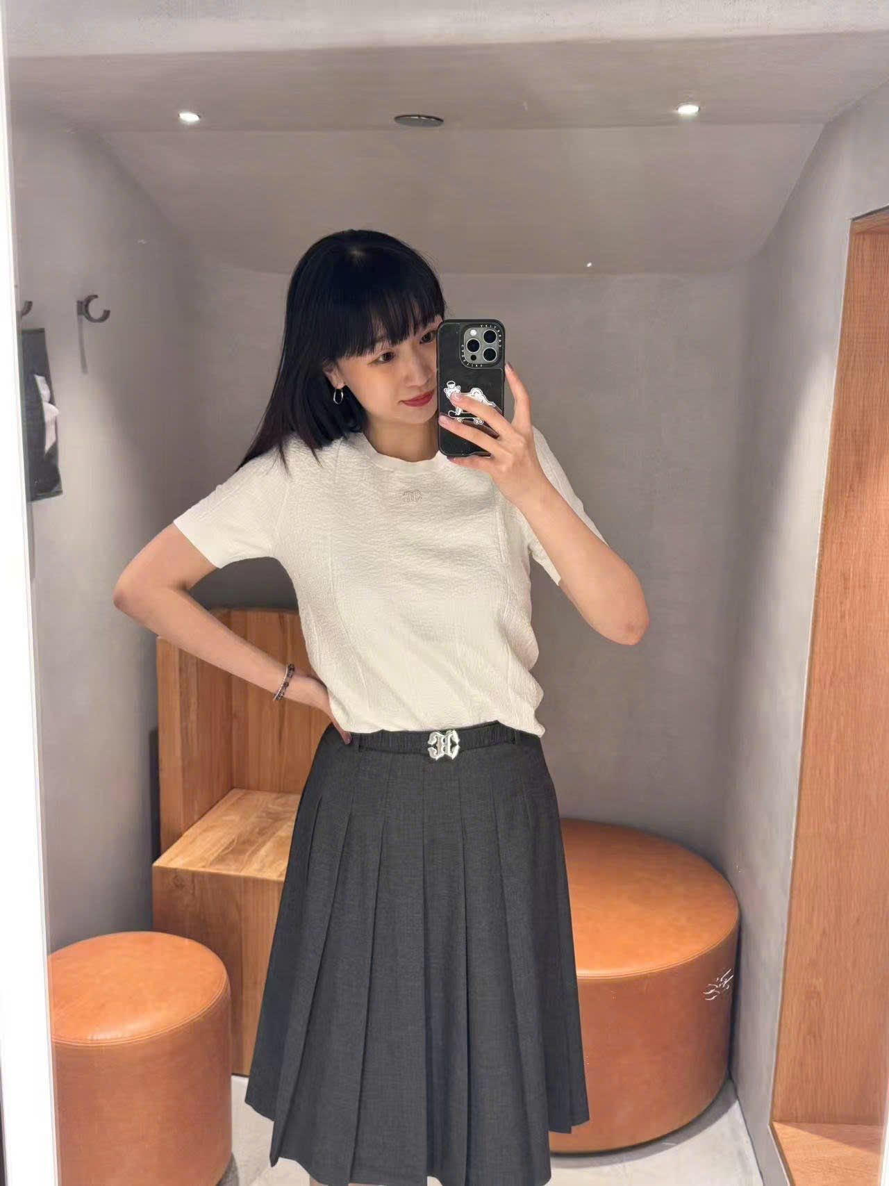 Chân váy xếp ly ghi xám - belt logo