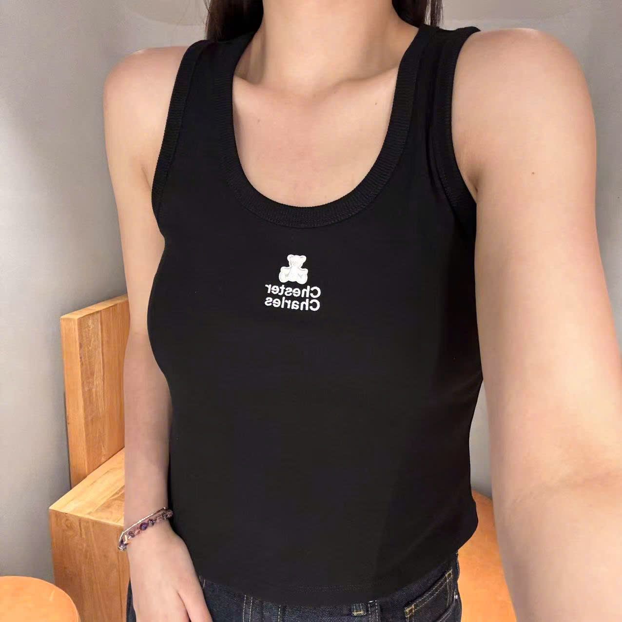 Áo ba lỗ đen-gấu trắng trên chữ
