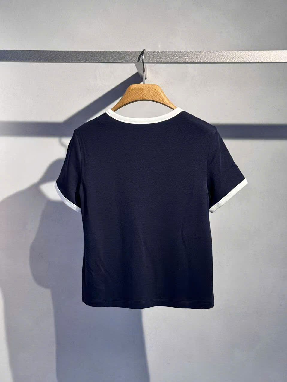 Áo Navy đậm- viền trắng, logo CC nhỏ ngực