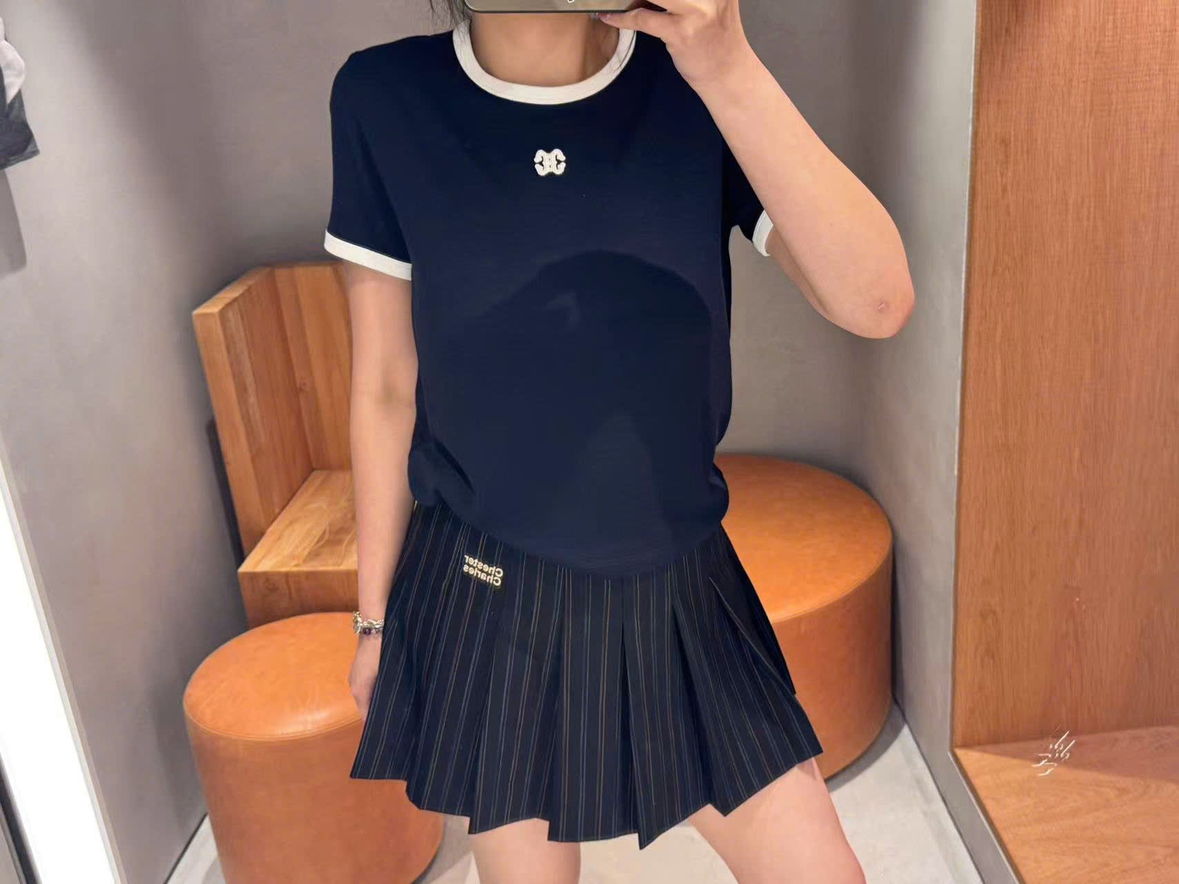 Áo Navy đậm- viền trắng, logo CC nhỏ ngực