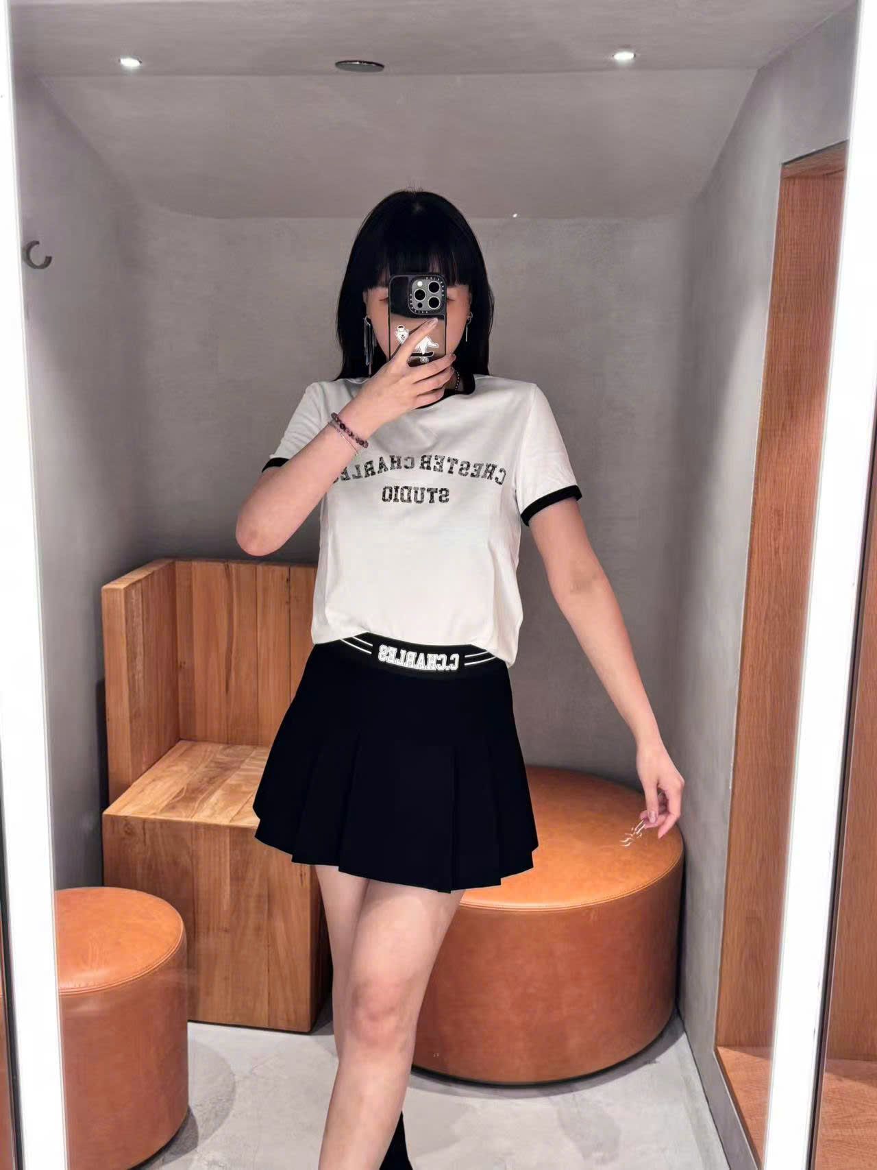 Áo phông trắng viền đen chữ CC STUDIO